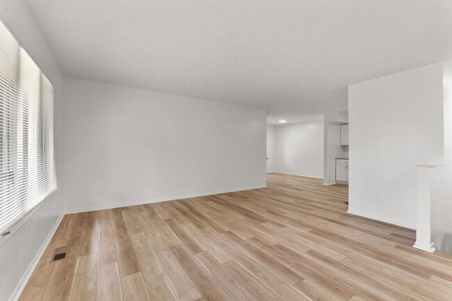 Building Photo - 1362 Yorkland Rd