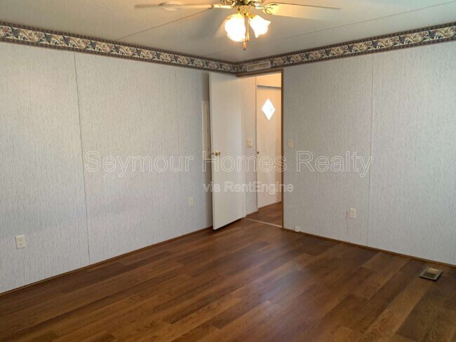 Building Photo - 1286 Country Club Rd