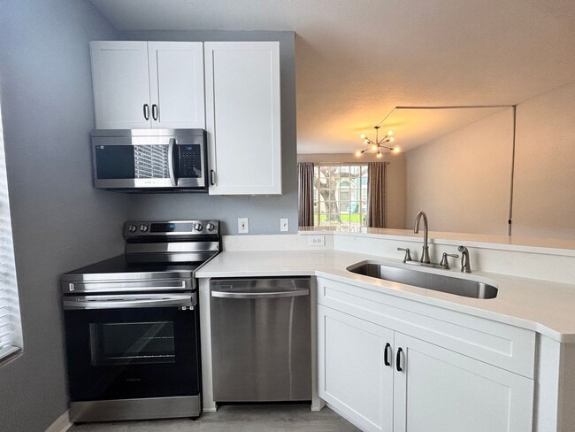 Building Photo - 13703 Richmond Park Dr N