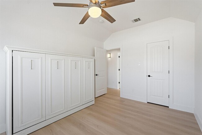 Building Photo - 1295 White Water Ln