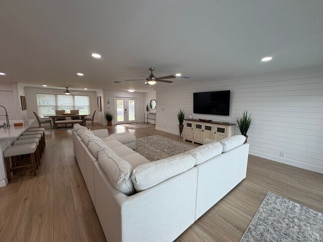 Building Photo - Beautifully Furnished Pool Home with Boat ...