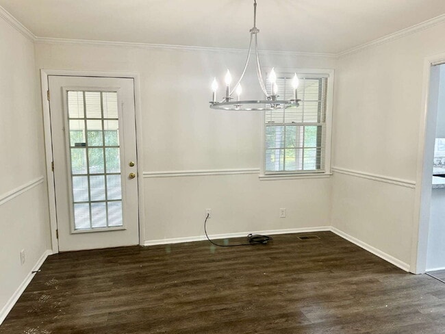 Building Photo - 3BD 1.5 BA HOUSE with Bonus Room  AVAILABL...