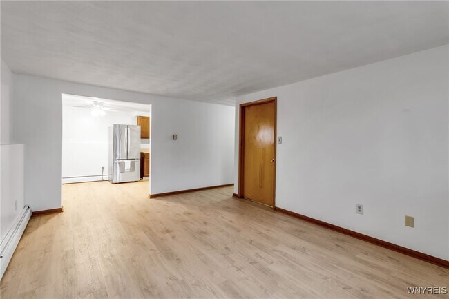 Building Photo - 28 Mead St