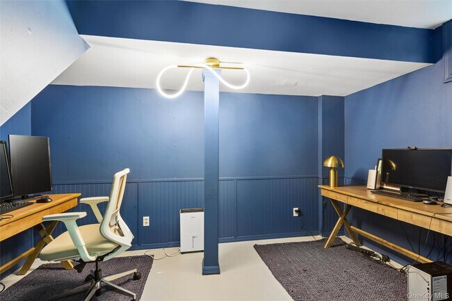 Building Photo - 2 Red Creek Cir