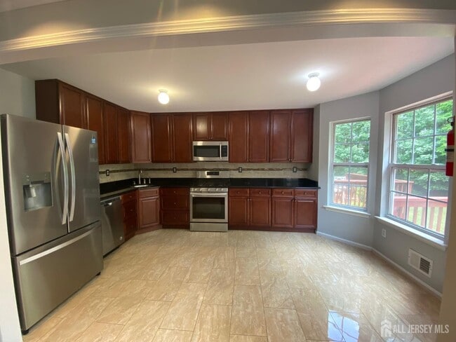 Building Photo - 120 Briarwood Dr