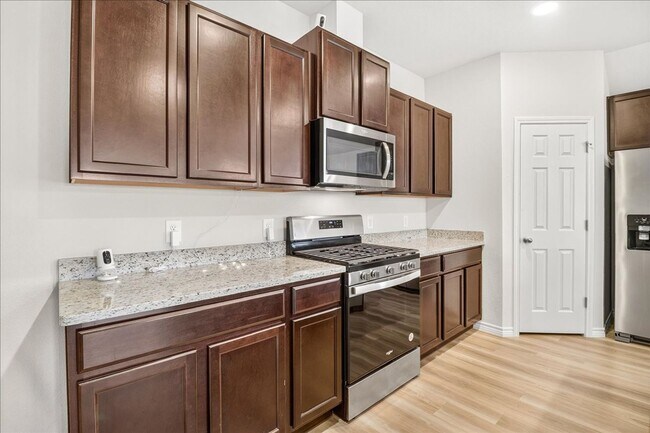 Building Photo - 1638 Comfy Wy