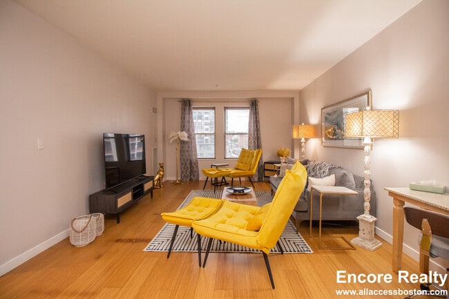 Building Photo - 16 Miner St