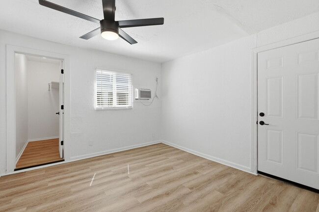 Building Photo - 325 N 15th St