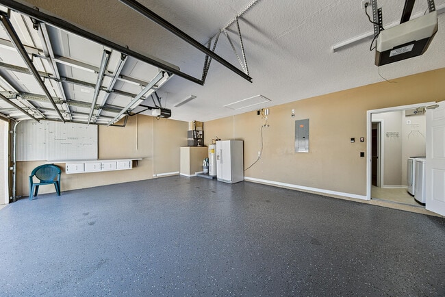 Building Photo - 12325 Cascades Pointe Dr