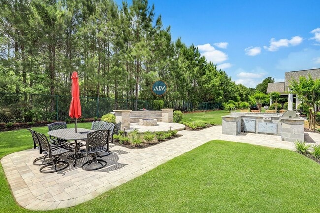 Building Photo - Beautiful custom home in Hampton Lake!