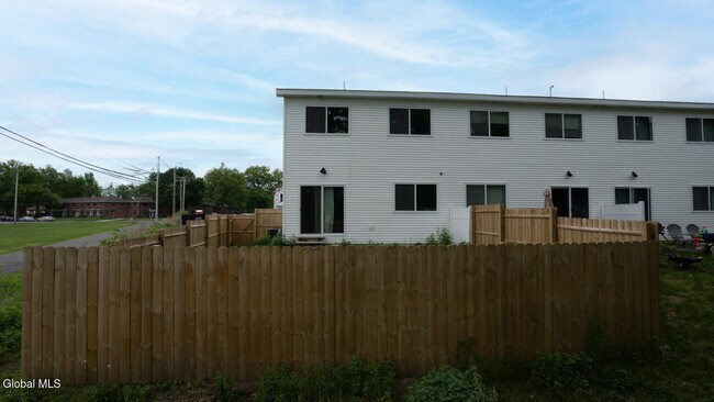 Building Photo - 2 Giovanni Ct