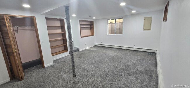 Building Photo - 51 Peconic St