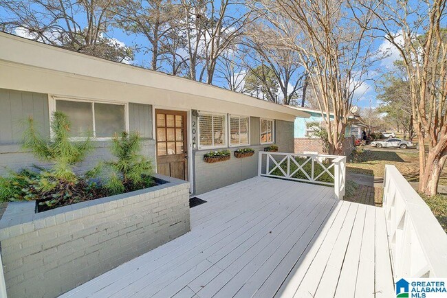 Building Photo - 204 Woodside Dr