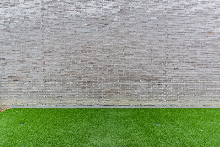 Building Photo - 9558 Hedge St