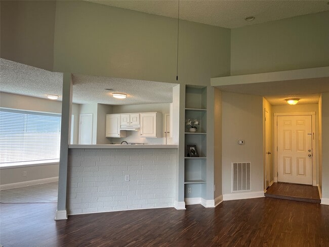 Building Photo - 2703 Hot Springs Dr