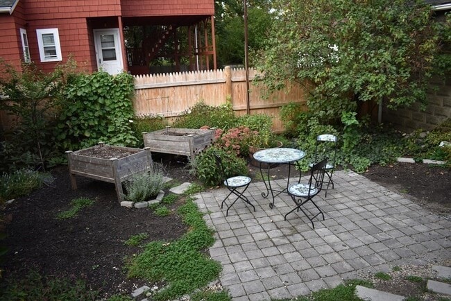 Primary Photo - 2579 Massachusetts Ave