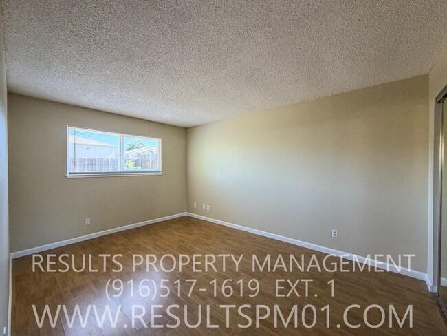 Building Photo - Adorable 2 bedroom duplex