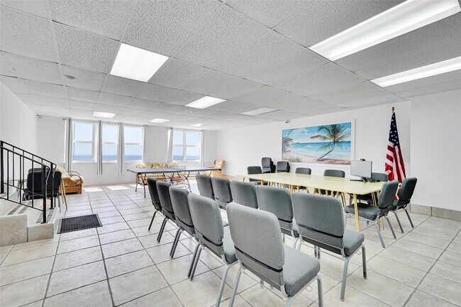 Building Photo - 400 N Surf Rd