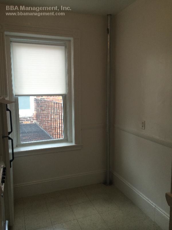 Building Photo - 120 Warren St