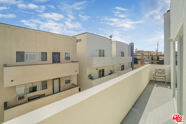 Building Photo - 120 Fleet St