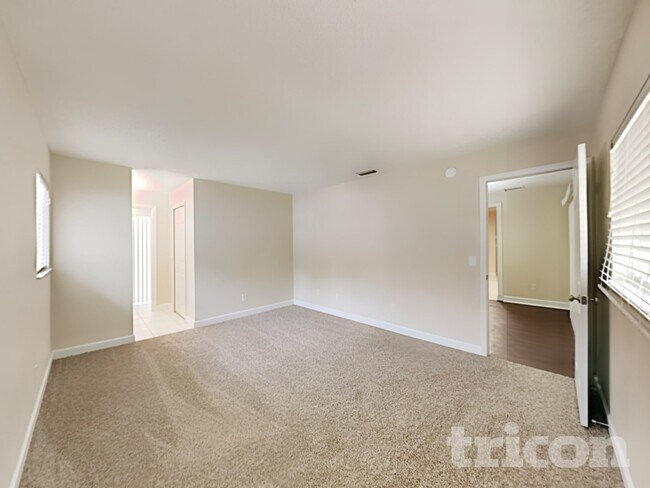 Building Photo - 260 12 League Cir