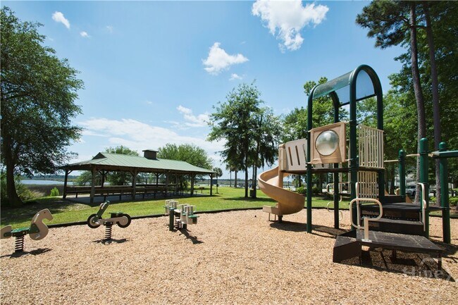 Building Photo - 371 Marsh View Dr