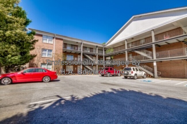 Building Photo - 1515 Paul W Bryant Dr
