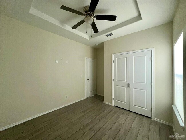 Building Photo - 5007 N Hiawatha Dr
