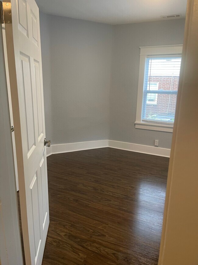 Building Photo - 1805 Heiman St