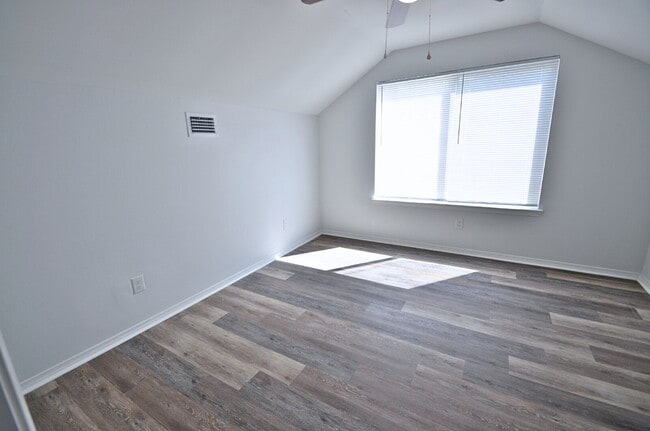 Building Photo - Beautifully Renovated 3-Bedroom Home in Fo...
