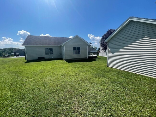 Building Photo - 10401 Whispering Pine Ln