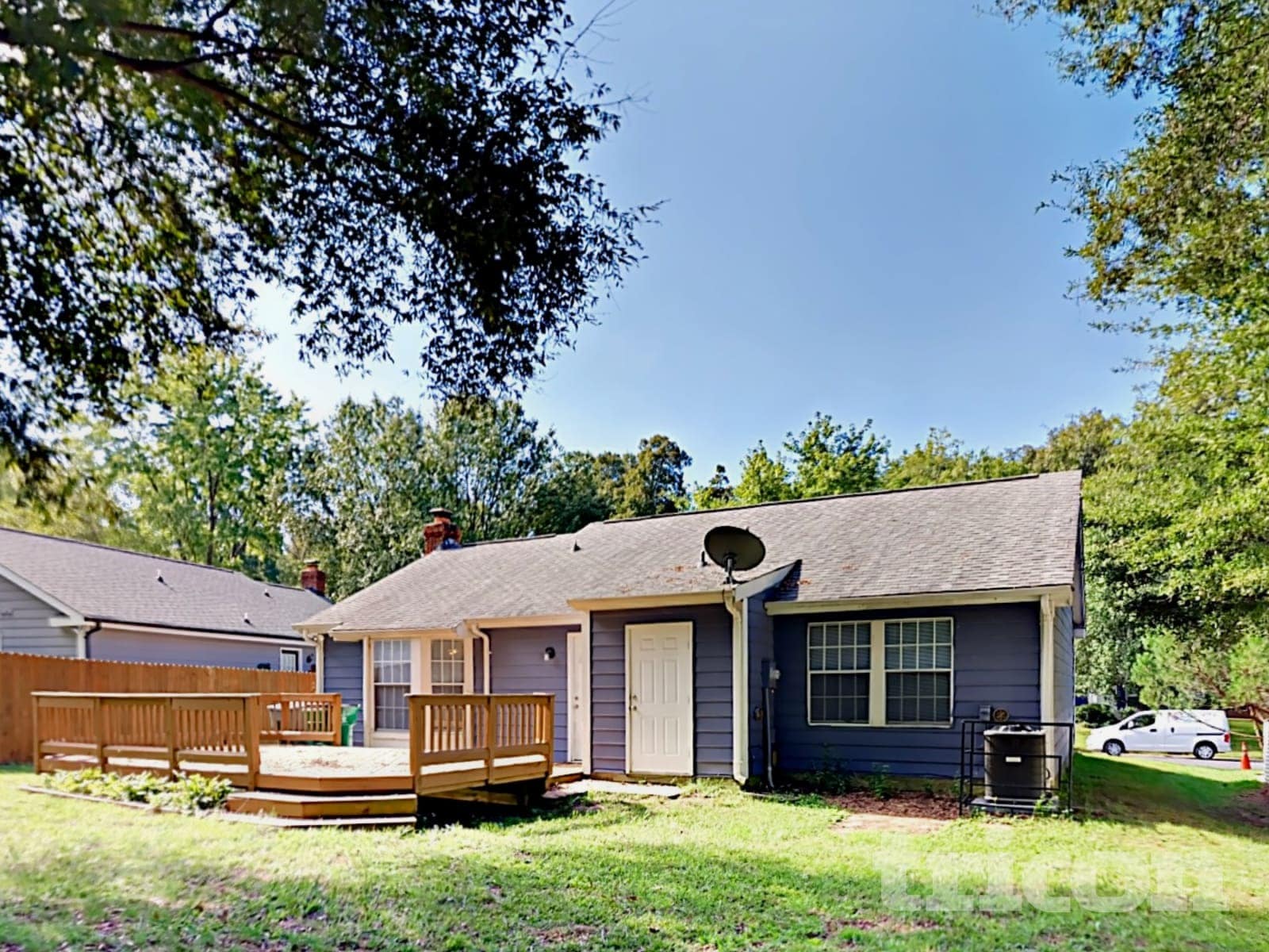 Building Photo - 2104 David Earl Dr