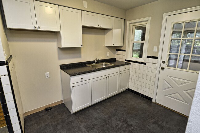 Building Photo - 9650 Cutler Dr