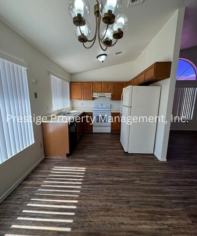 Building Photo - Very Cute South West Side 3/2!! Call Now!