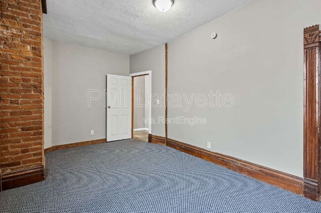 Building Photo - 605 N Perry St