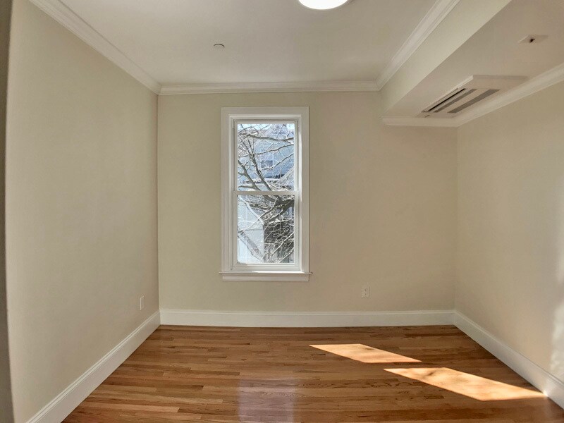 Building Photo - 12 Harris St