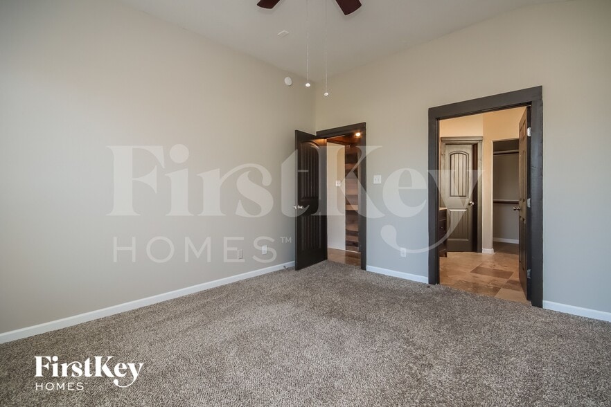 Building Photo - 8306 White Willow Ln