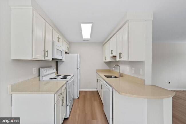 Building Photo - 544 Glen Ct