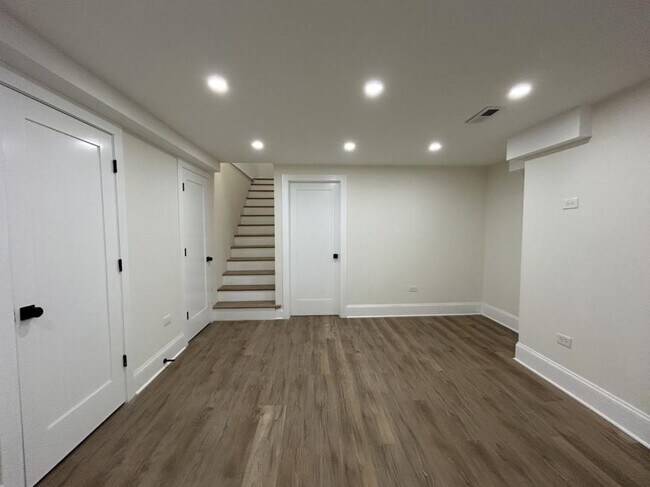Building Photo - 4 bedroom in Chicago IL 60625