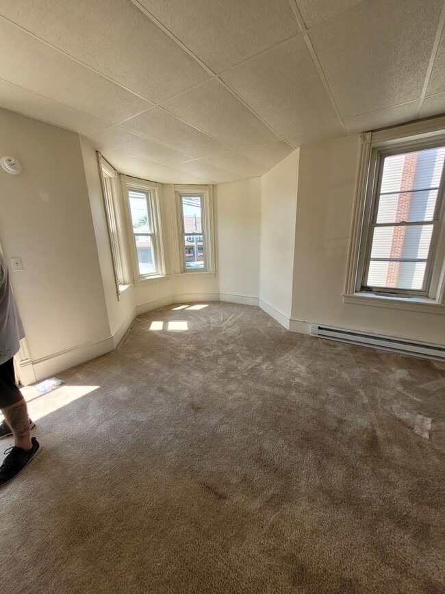 Building Photo - 135 W Main Street