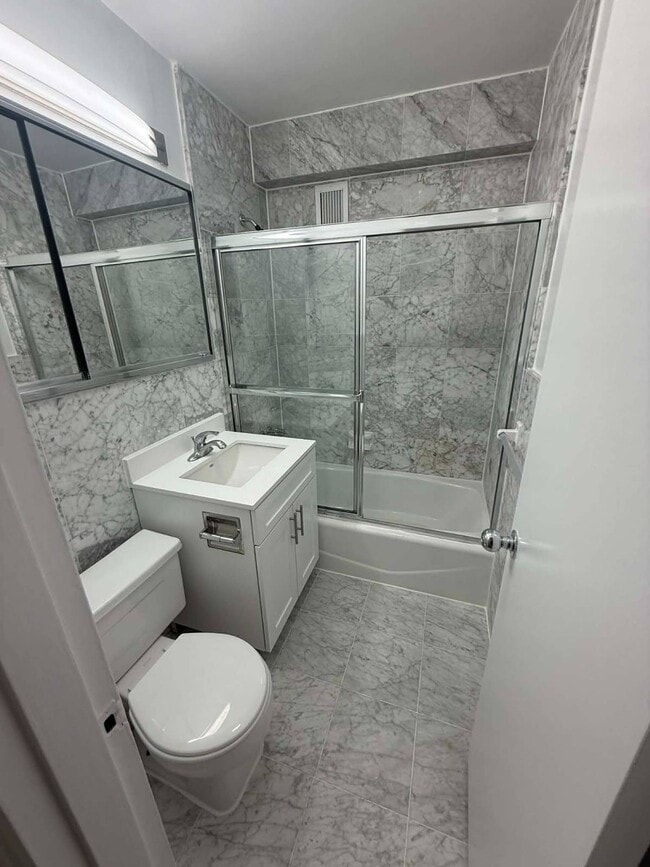 Building Photo - 305 W 13th St