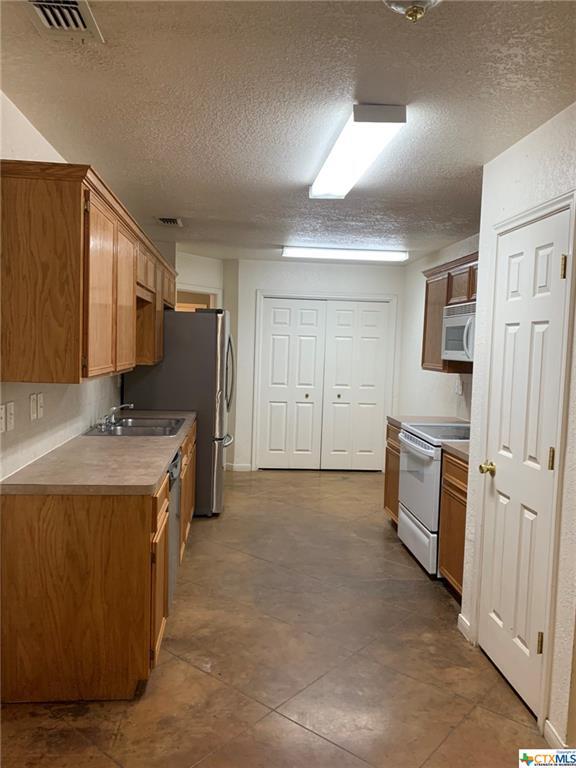 Building Photo - 1625 Pontotoc Trce