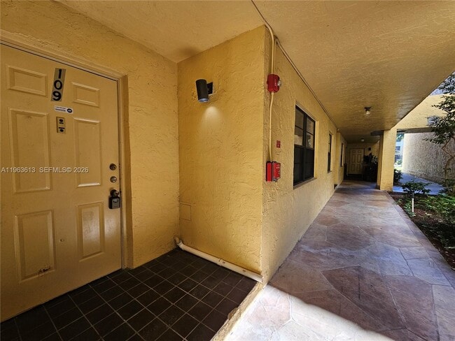 Building Photo - 6575 W Oakland Park Blvd