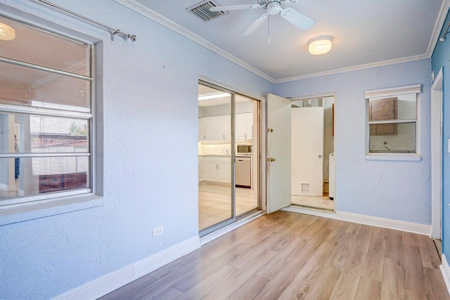 Building Photo - 3929 Kenas St