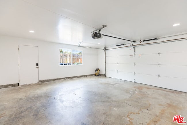 Building Photo - 23020 Wrencrest Dr