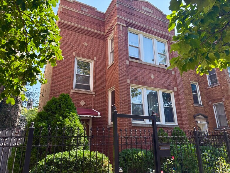 Building Photo - 2855 N Ridgeway Ave