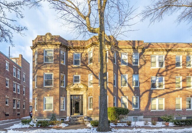 Building Photo - 73 Thatcher St