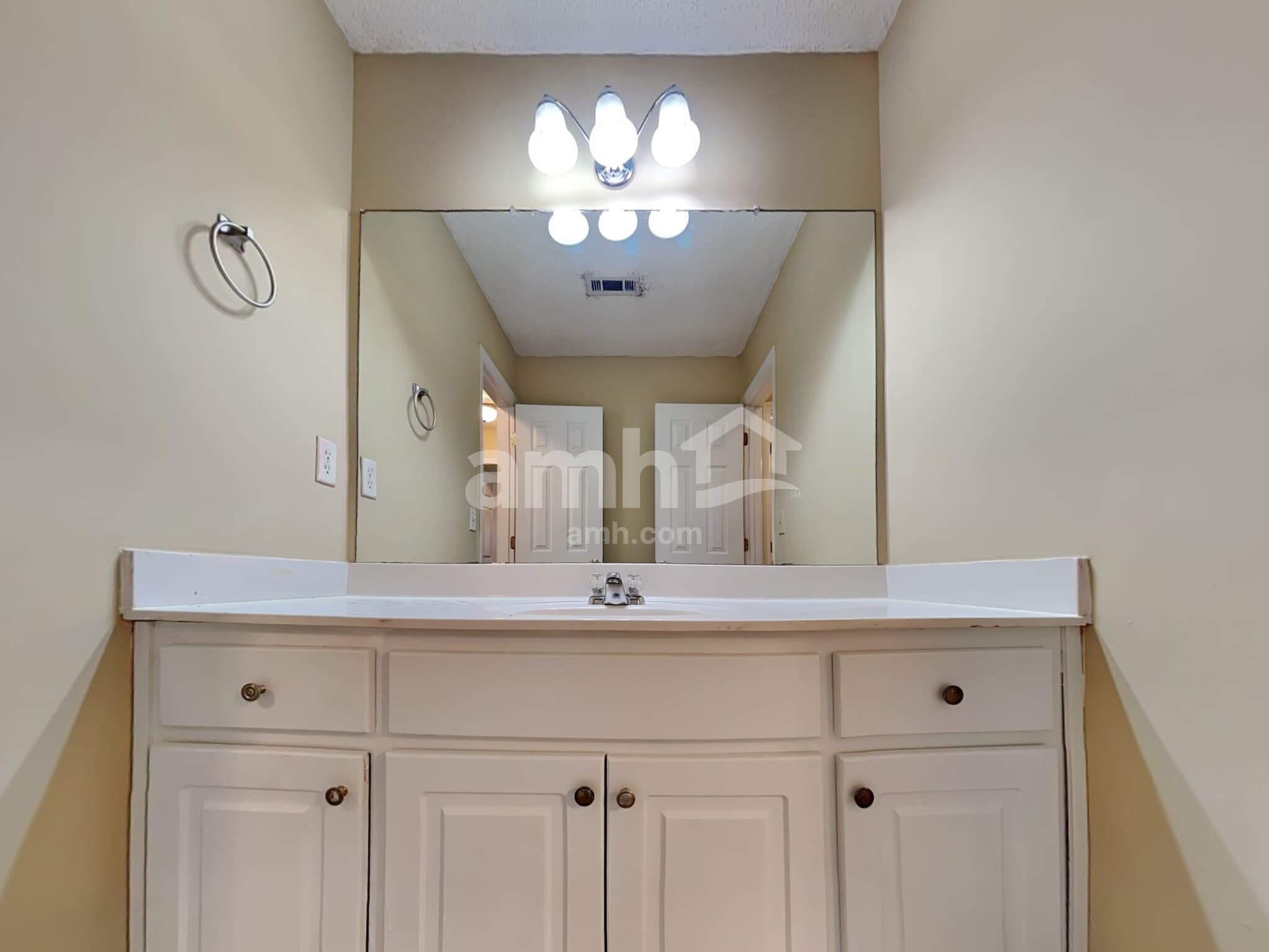 Building Photo - 447 The Gables Dr