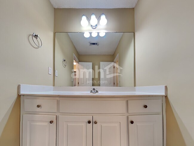 Building Photo - 447 The Gables Dr