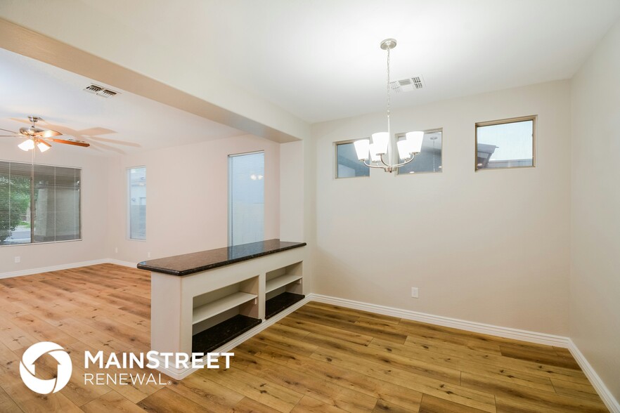 Building Photo - 17526 W Hope Dr